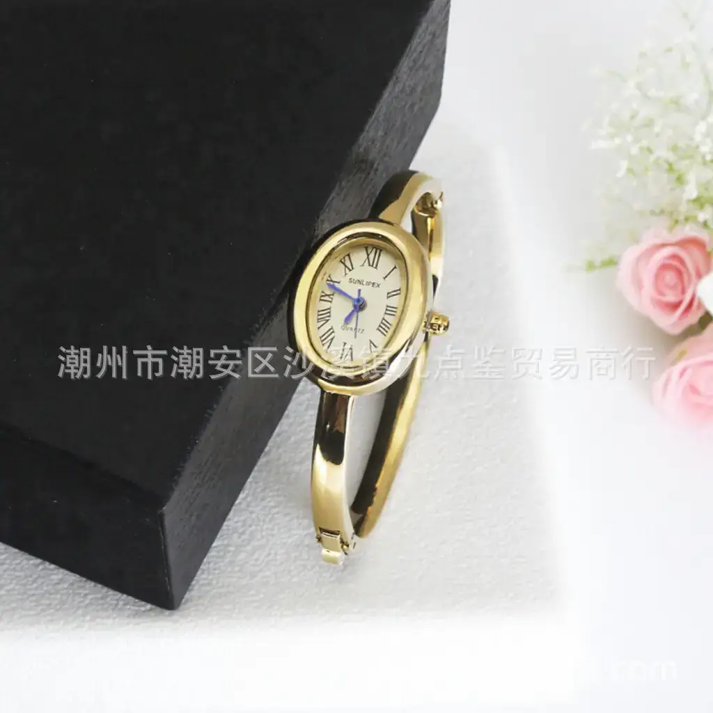 High-End Gold Watch for Women Compact Quartz - Image 3