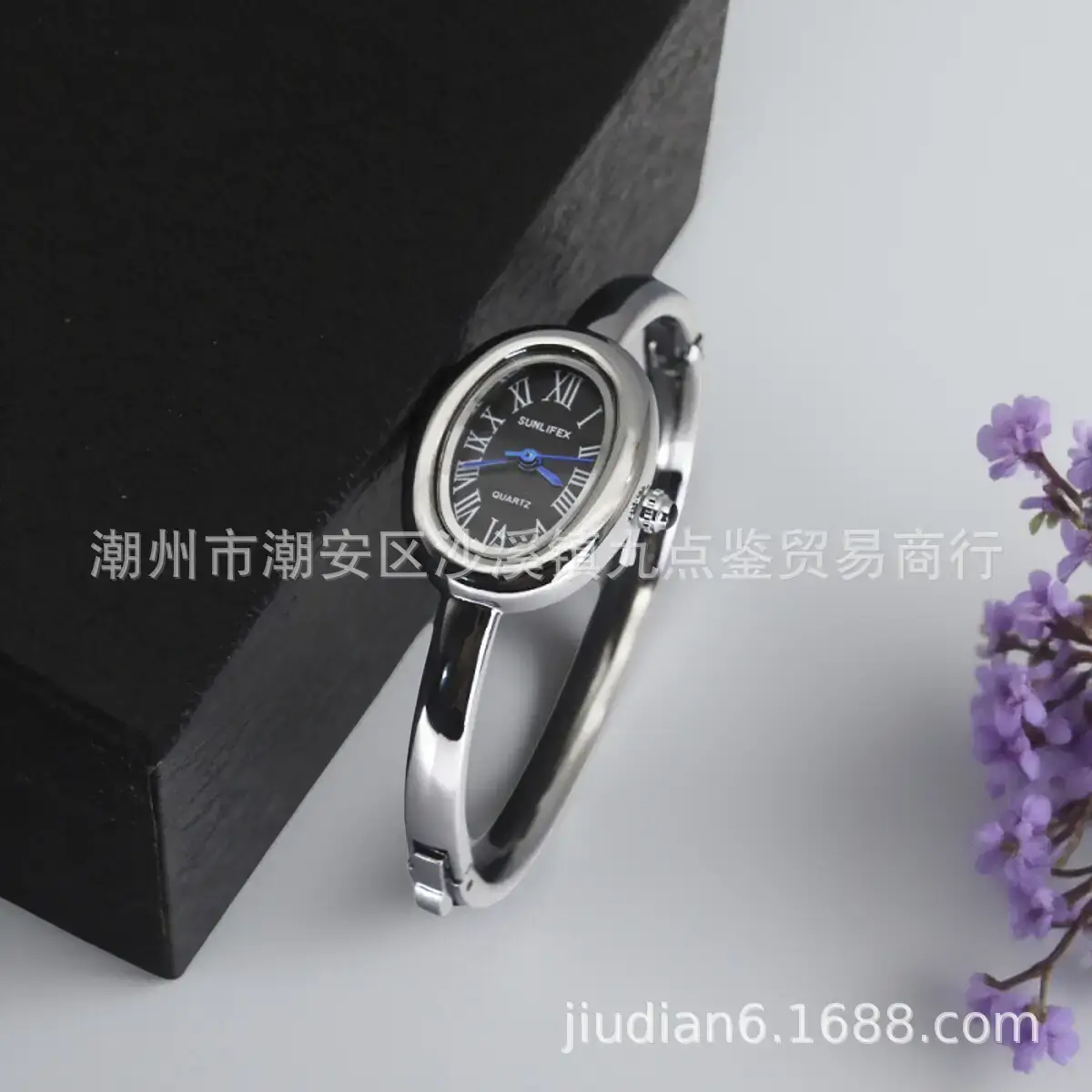 High-End Gold Watch for Women Compact Quartz - Image 6