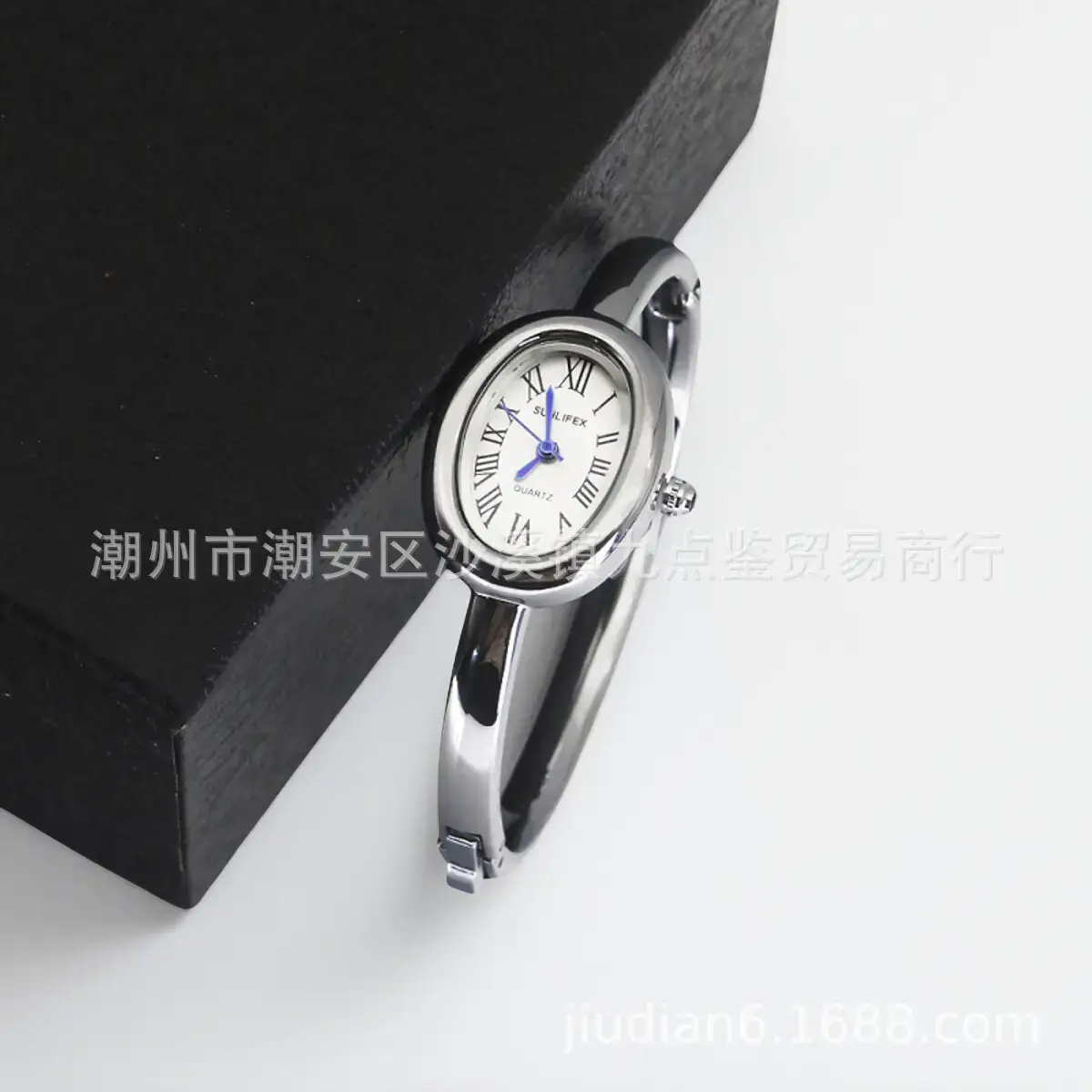 High-End Gold Watch for Women Compact Quartz - Image 7