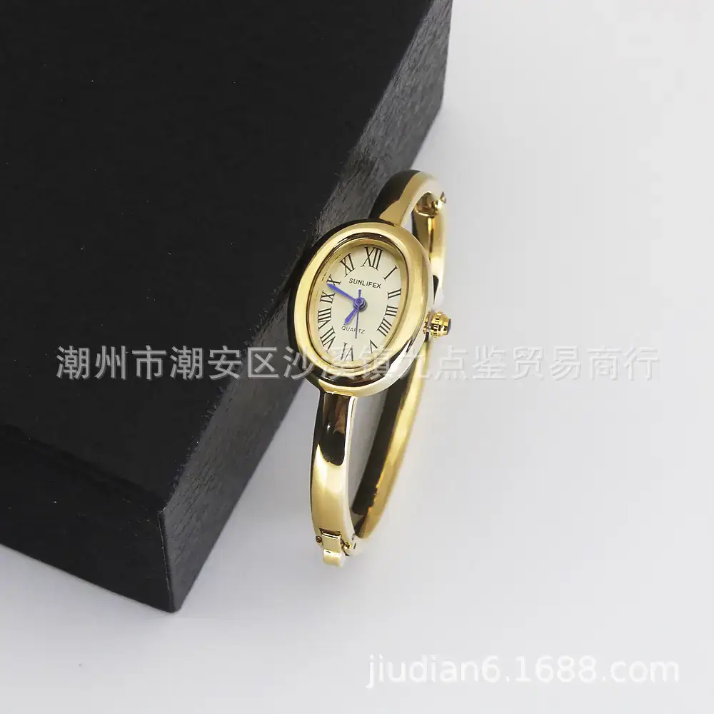 High-End Gold Watch for Women Compact Quartz — feature 10
