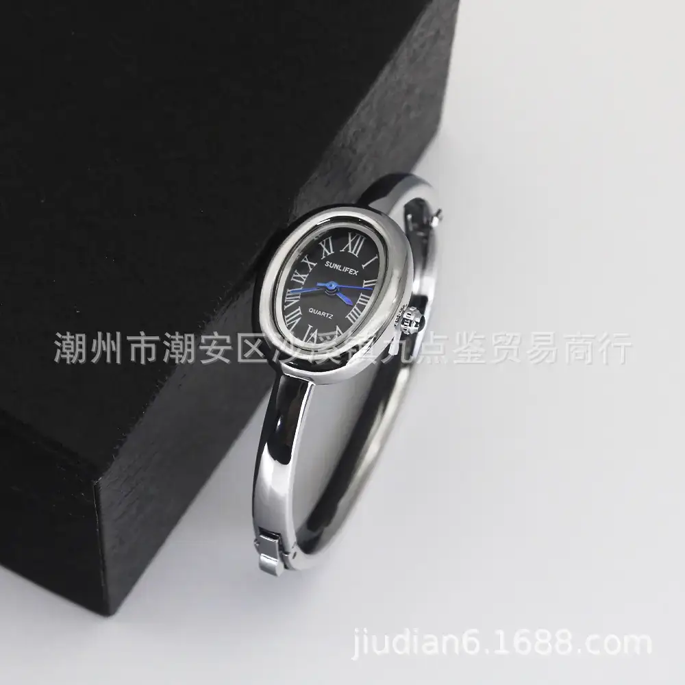 High-End Gold Watch for Women Compact Quartz - Image 5