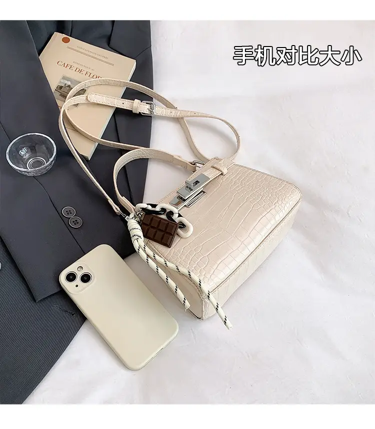 Women's Cream Kelly Crossbody Bag with Strap — feature 7