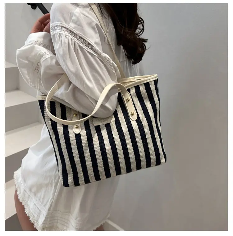 Striped Large Capacity Casual Tote Bag Black White 2025 — feature 14