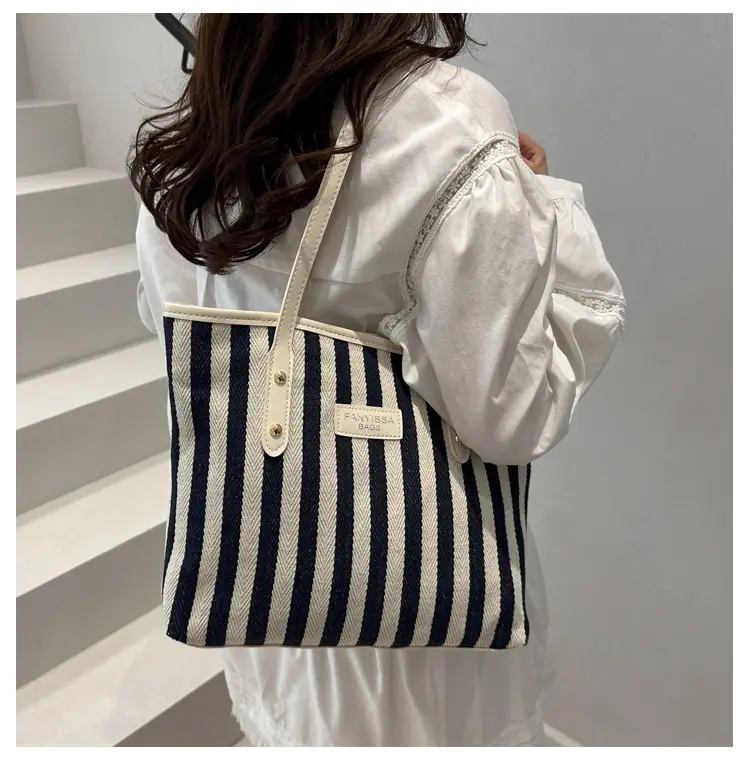 Striped Large Capacity Casual Tote Bag Black White 2025 — feature 16