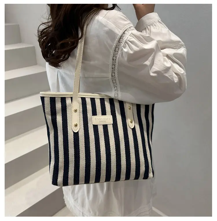 Striped Large Capacity Casual Tote Bag Black White 2025 — feature 17