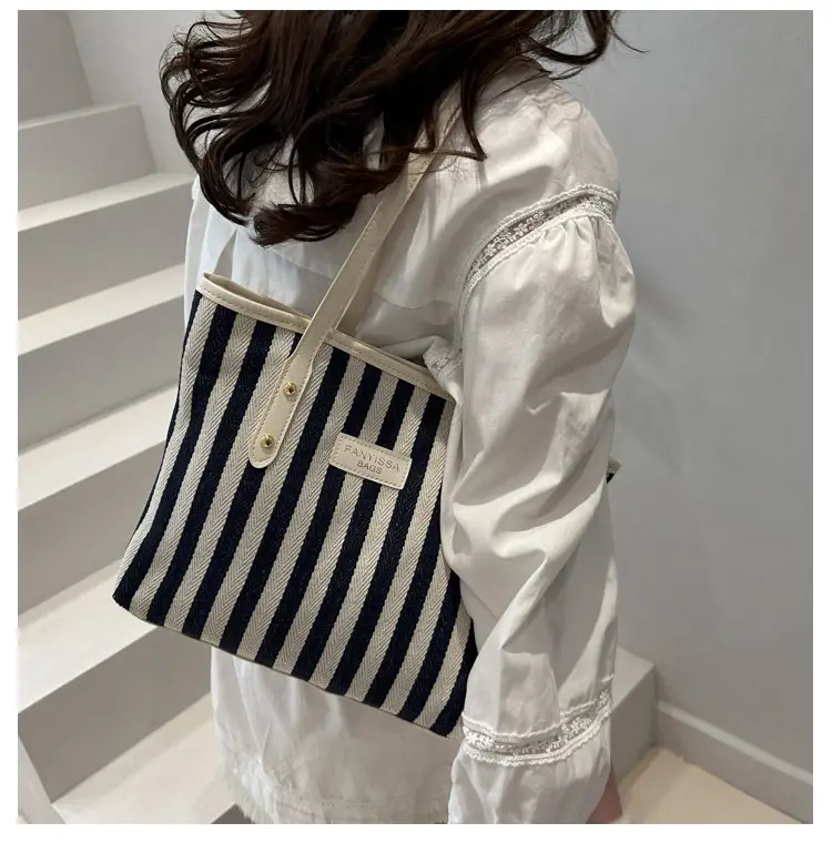 Striped Large Capacity Casual Tote Bag Black White 2025 — feature 18
