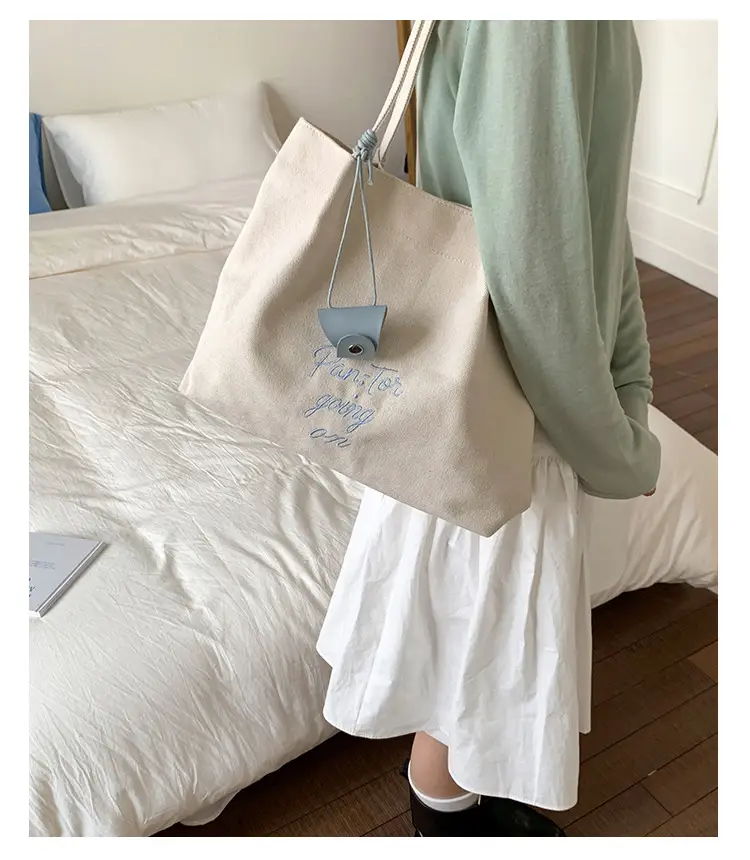 Red Canvas Women's Large Tote Bag 2025 — feature 15