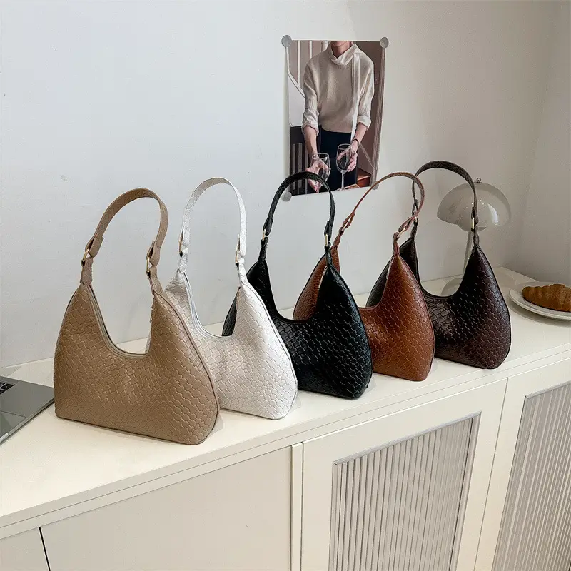 2025 New Summer Woven Commuter Bag Niche Design Large Capacity Single Shoulder Armpit Bag - Image 6