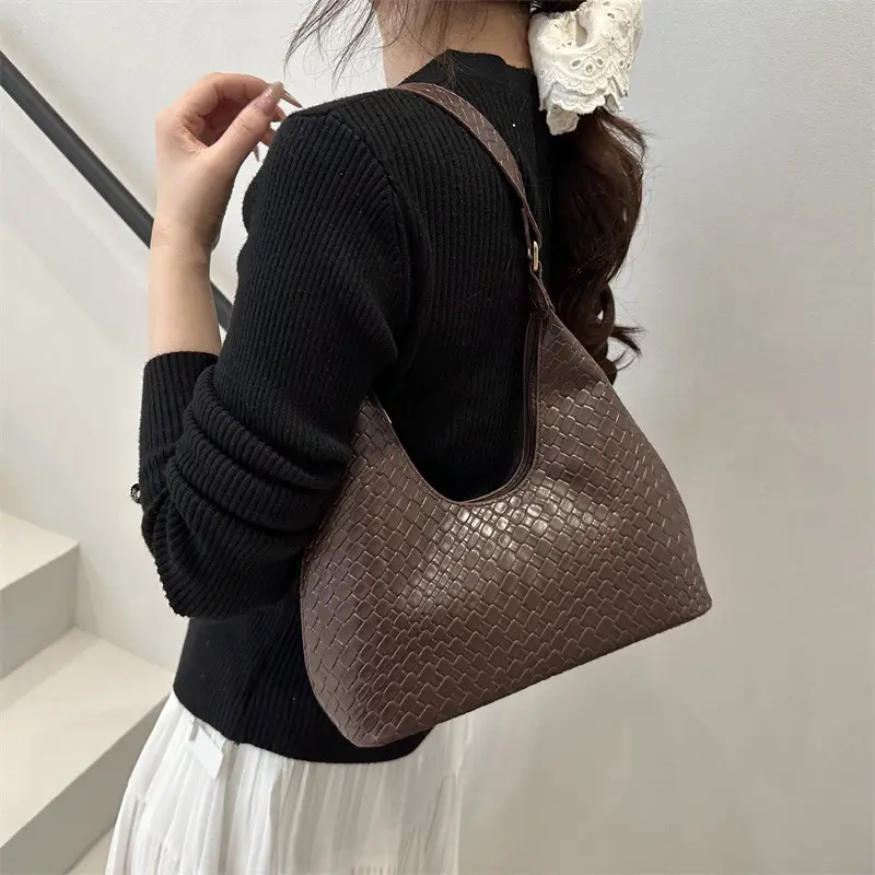 2025 New Summer Woven Commuter Bag Niche Design Large Capacity Single Shoulder Armpit Bag - Image 9