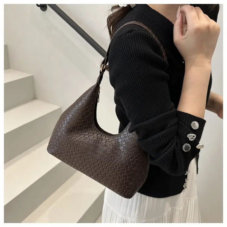 2025 New Summer Woven Commuter Bag Niche Design Large Capacity Single Shoulder Armpit Bag — feature 11
