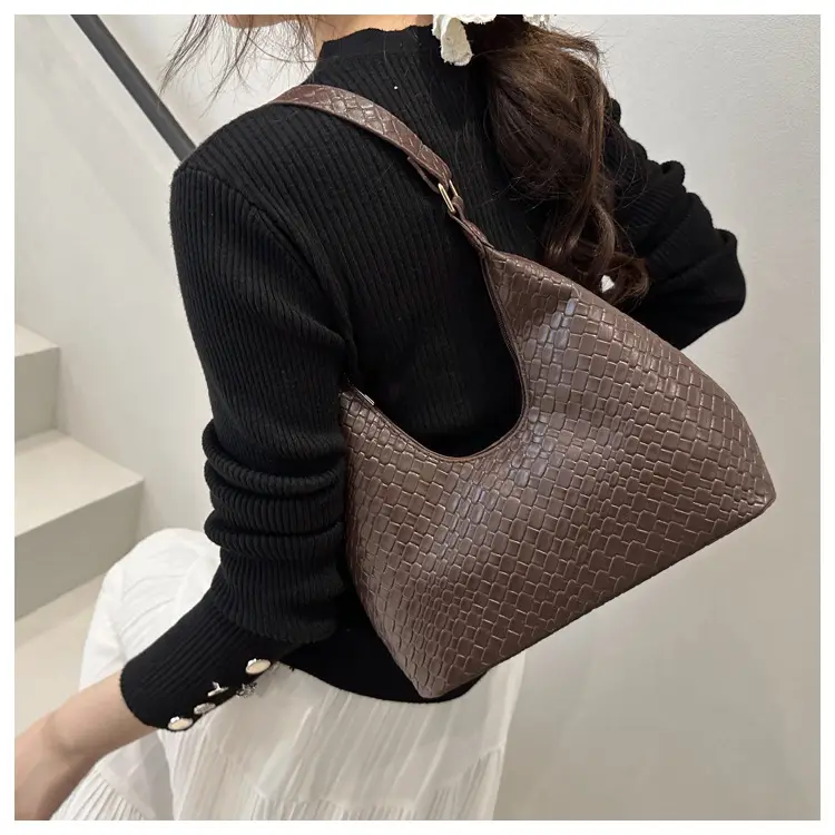2025 New Summer Woven Commuter Bag Niche Design Large Capacity Single Shoulder Armpit Bag — feature 12