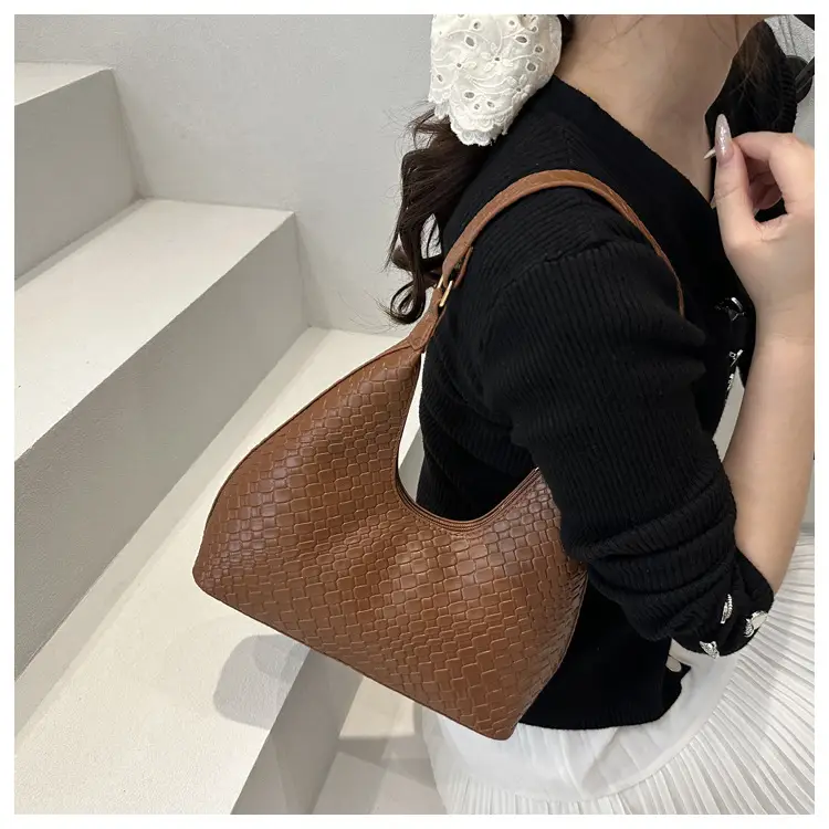 2025 New Summer Woven Commuter Bag Niche Design Large Capacity Single Shoulder Armpit Bag — feature 13