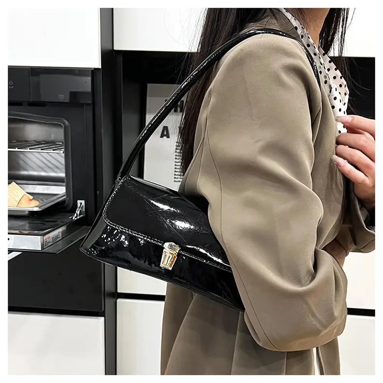 French Retro Shoulder Bag for Women 2025 — feature 13
