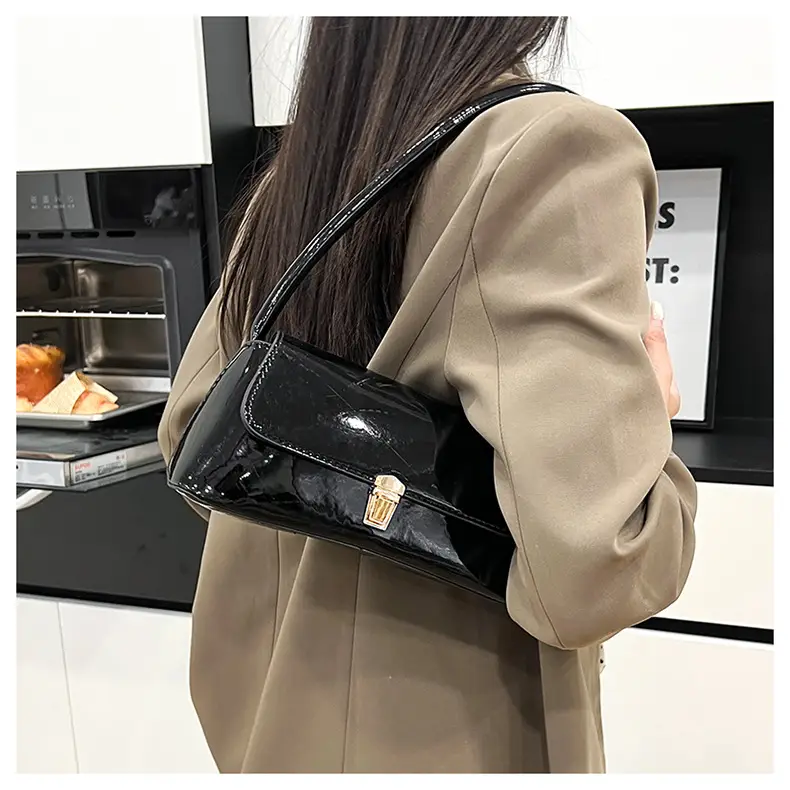 French Retro Shoulder Bag for Women 2025 — feature 14