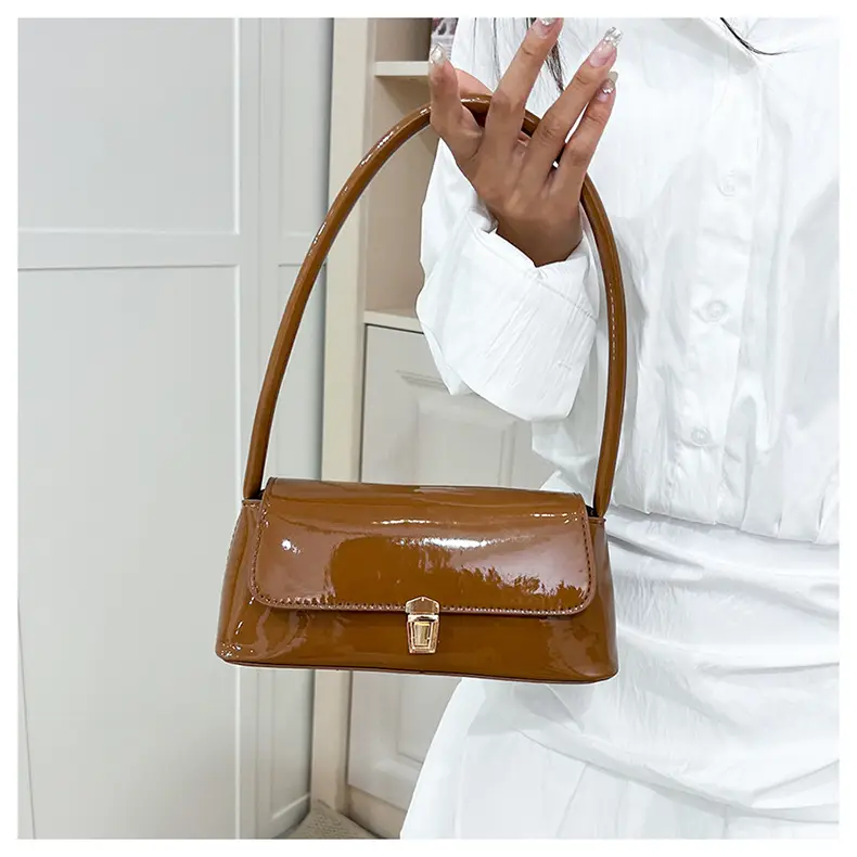 French Retro Shoulder Bag for Women 2025 — feature 16
