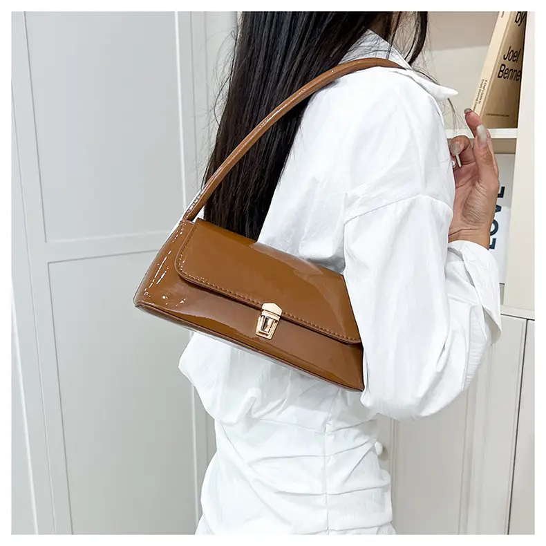 French Retro Shoulder Bag for Women 2025 — feature 18