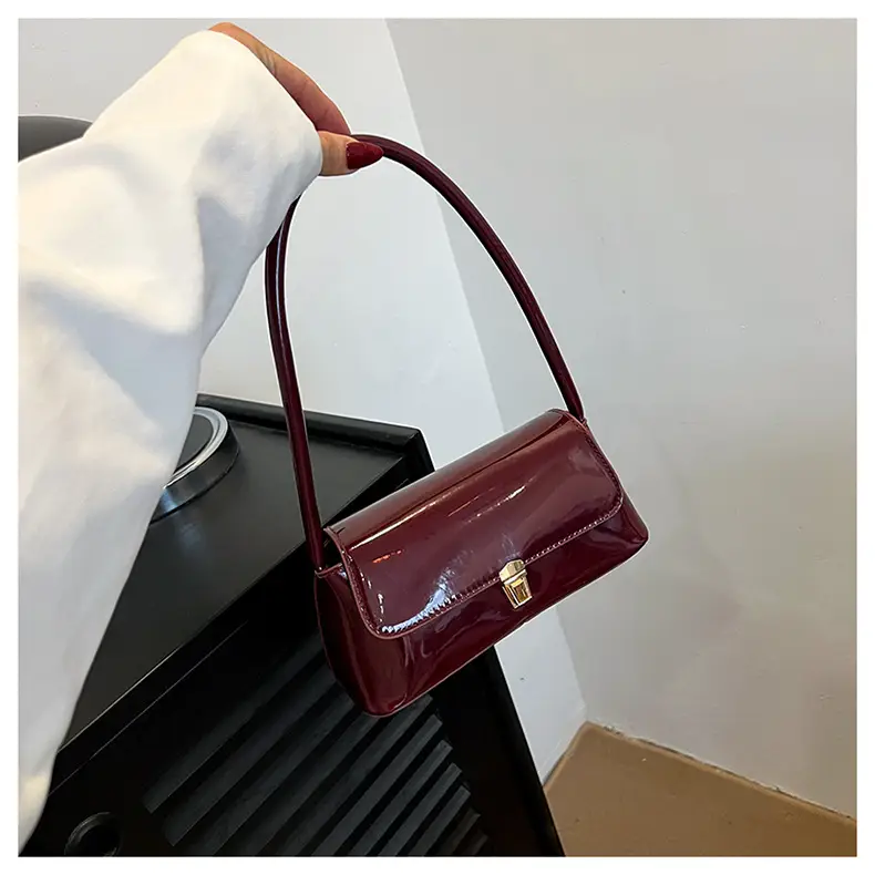 French Retro Shoulder Bag for Women 2025 — feature 19