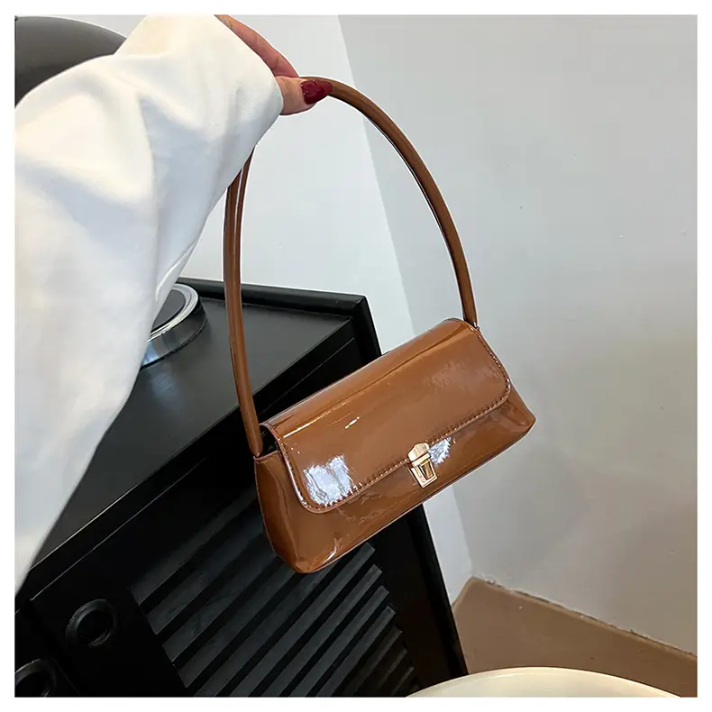 French Retro Shoulder Bag for Women 2025 — feature 20