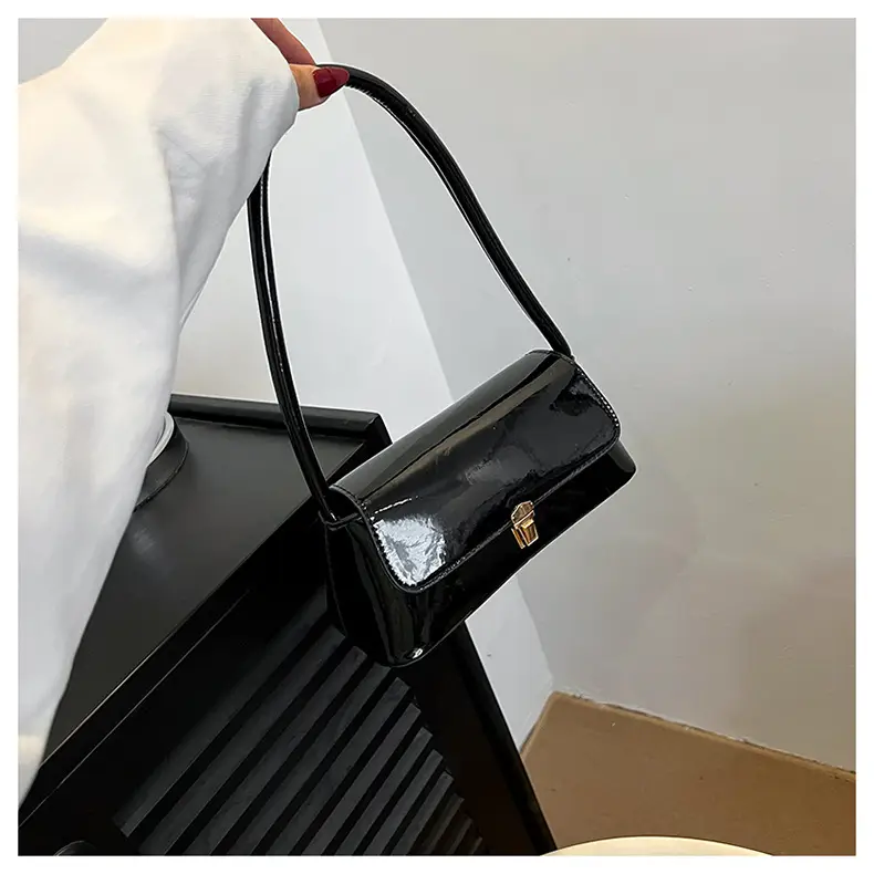 French Retro Shoulder Bag for Women 2025 — feature 21