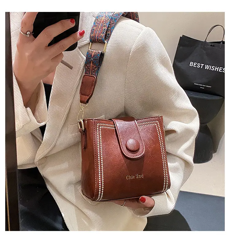 Women's Retro Brown Shoulder Crossbody Bag — feature 16