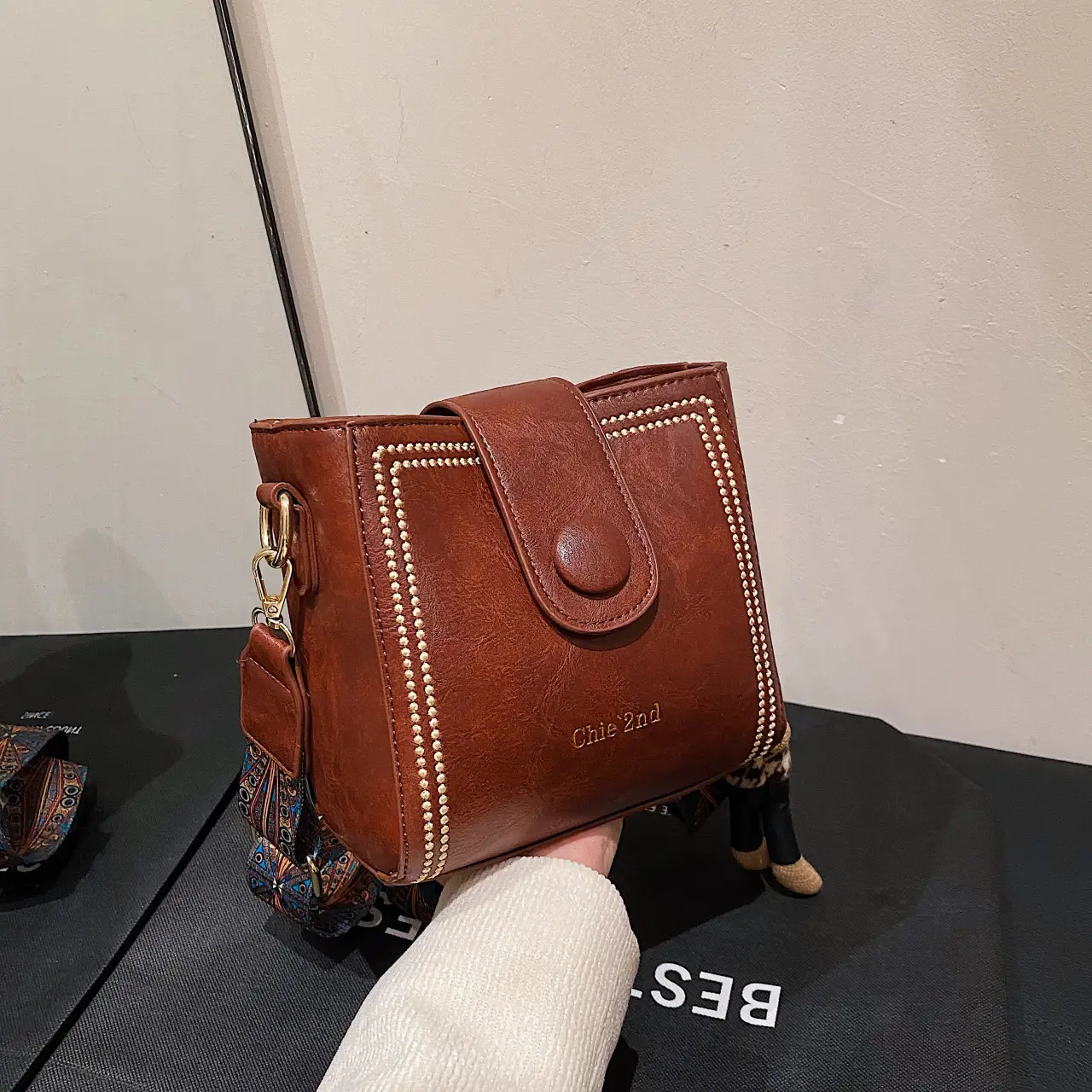 Women's Retro Brown Shoulder Crossbody Bag - Image 7