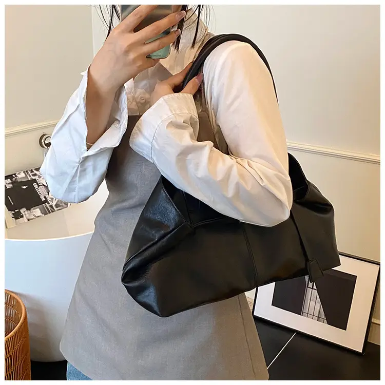 Black Women's Large Capacity Soft Leather Tote Bag — feature 16