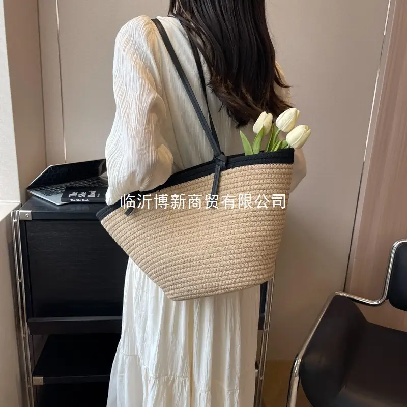 Woven Straw Travel Crossbody Bag Women's Fashion Beach Bag - Image 5
