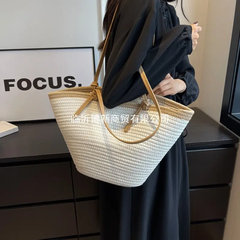 Woven Straw Travel Crossbody Bag Women's Fashion Beach Bag - Image 6