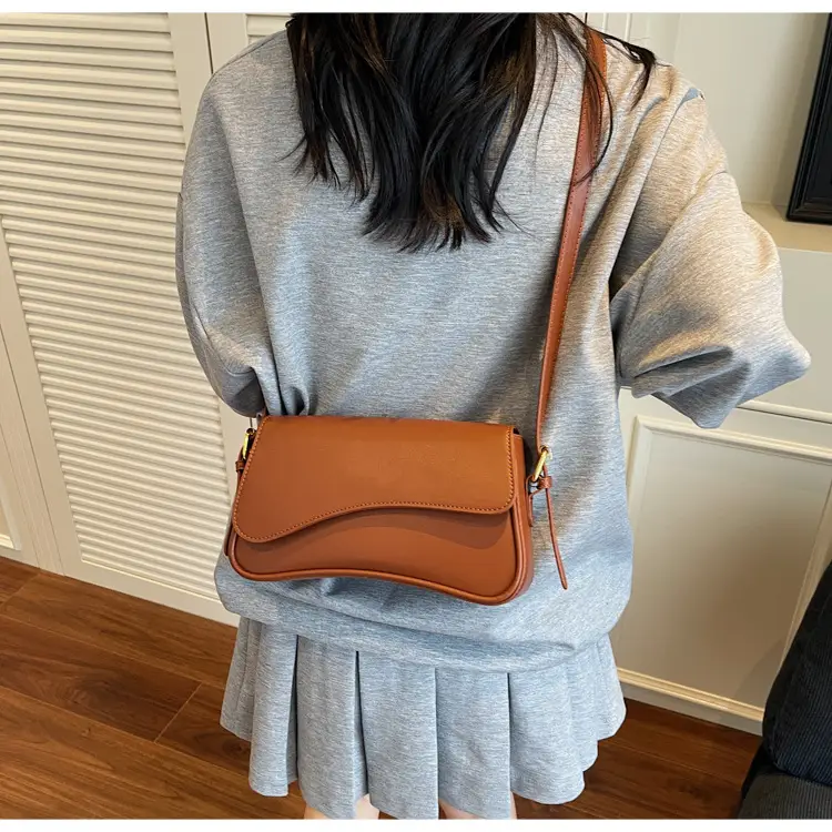 Retro Western Crossbody Bag for Women Brown 2025 — feature 21