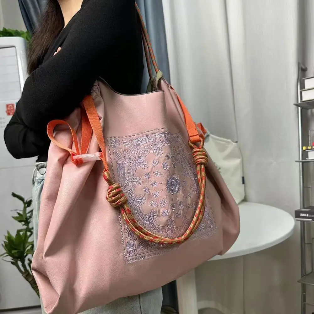 Cross-Border Embroidered Leather Tote Bag Large Capacity Women's Fashionable Bag — feature 3