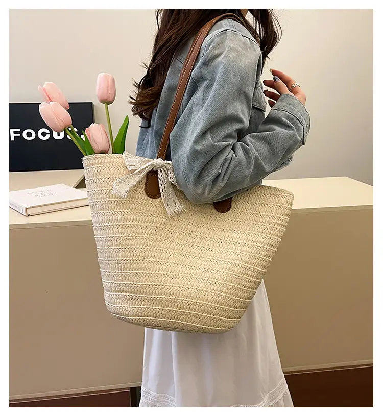 Straw Armpit Bag for Women Large Capacity Beach Travel — feature 4