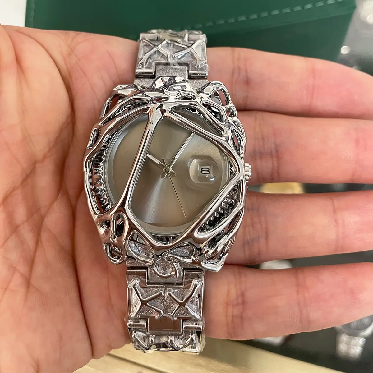 Retro Spider Web Watch for Men Red Dial Quartz — feature 13