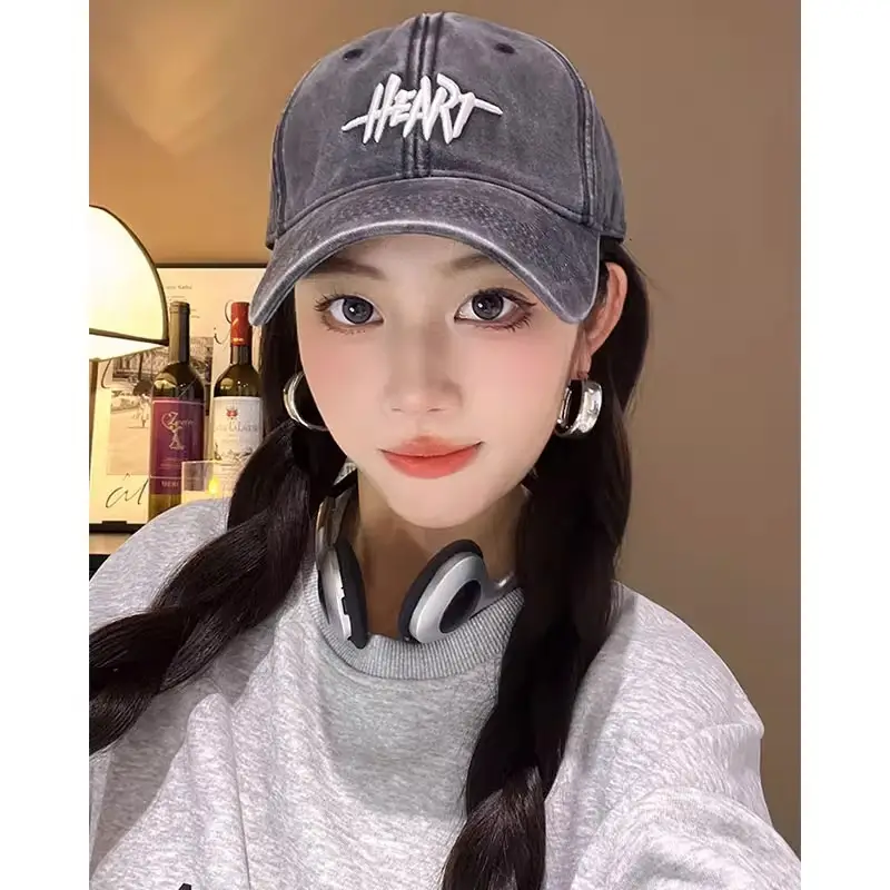 Black Heart Logo Wide-Brimmed Cap for Women - Image 7