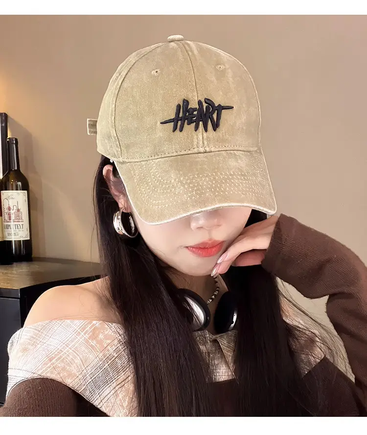 Black Heart Logo Wide-Brimmed Cap for Women — feature 15