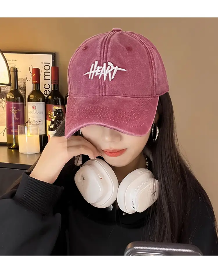 Black Heart Logo Wide-Brimmed Cap for Women — feature 16