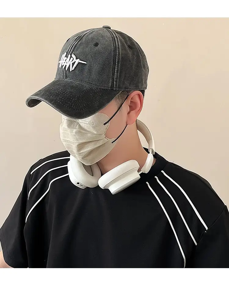 Black Heart Logo Wide-Brimmed Cap for Women — feature 8