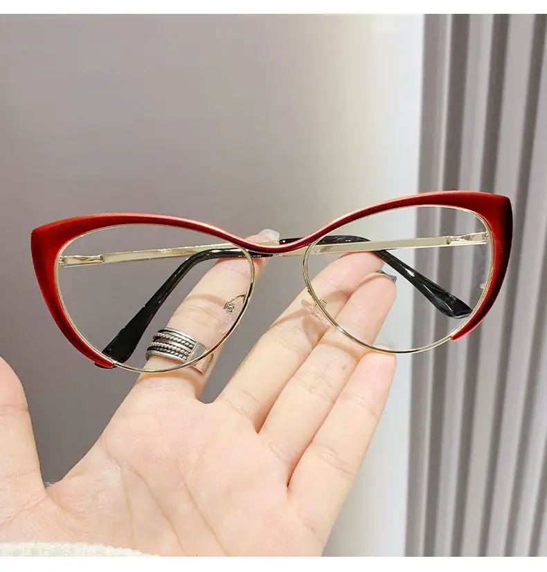 European Cat-Eye Sunglasses Black Gold Metal Frame — feature 11