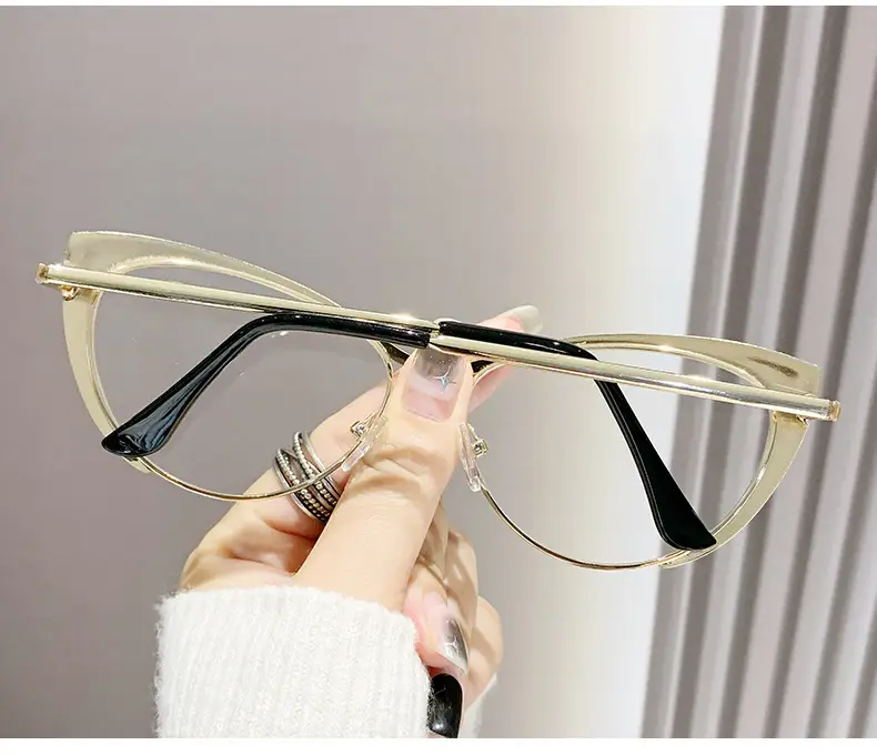 European Cat-Eye Sunglasses Black Gold Metal Frame — feature 17
