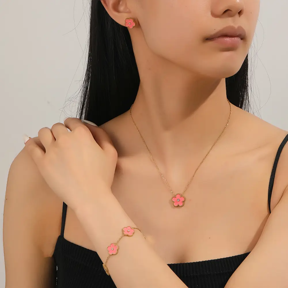 European & American Sweet Five Leaf Flower Jewelry Set — feature 1