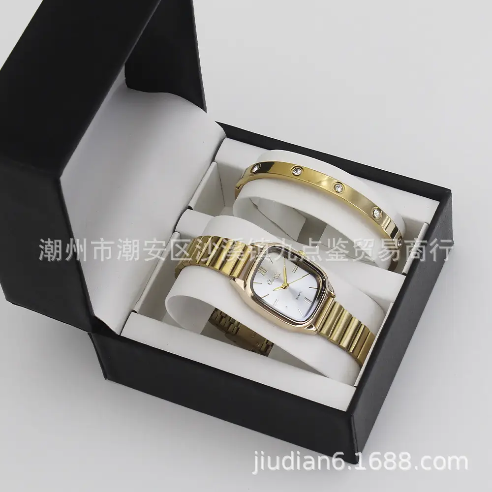 Women's Gold Quartz Bracelet Watch Set — feature 4