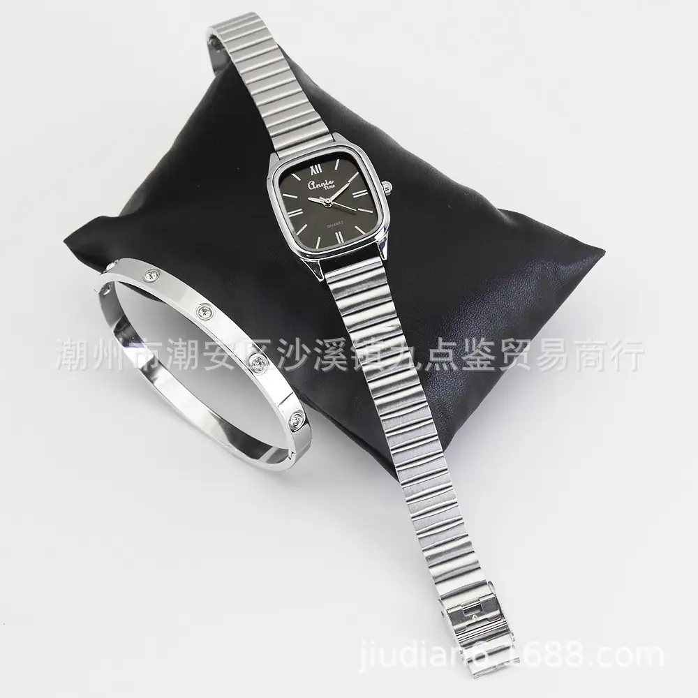 Women's Gold Quartz Bracelet Watch Set - Image 10