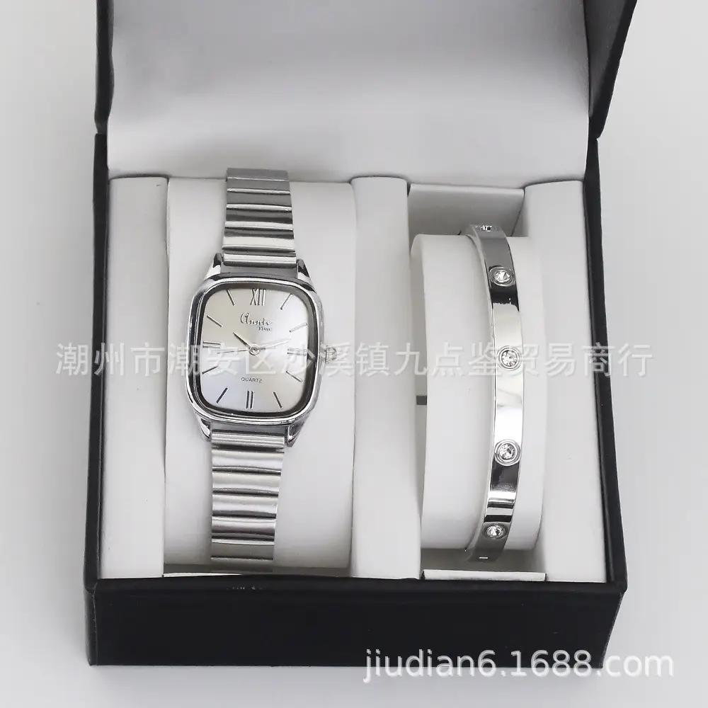 Women's Gold Quartz Bracelet Watch Set - Image 4