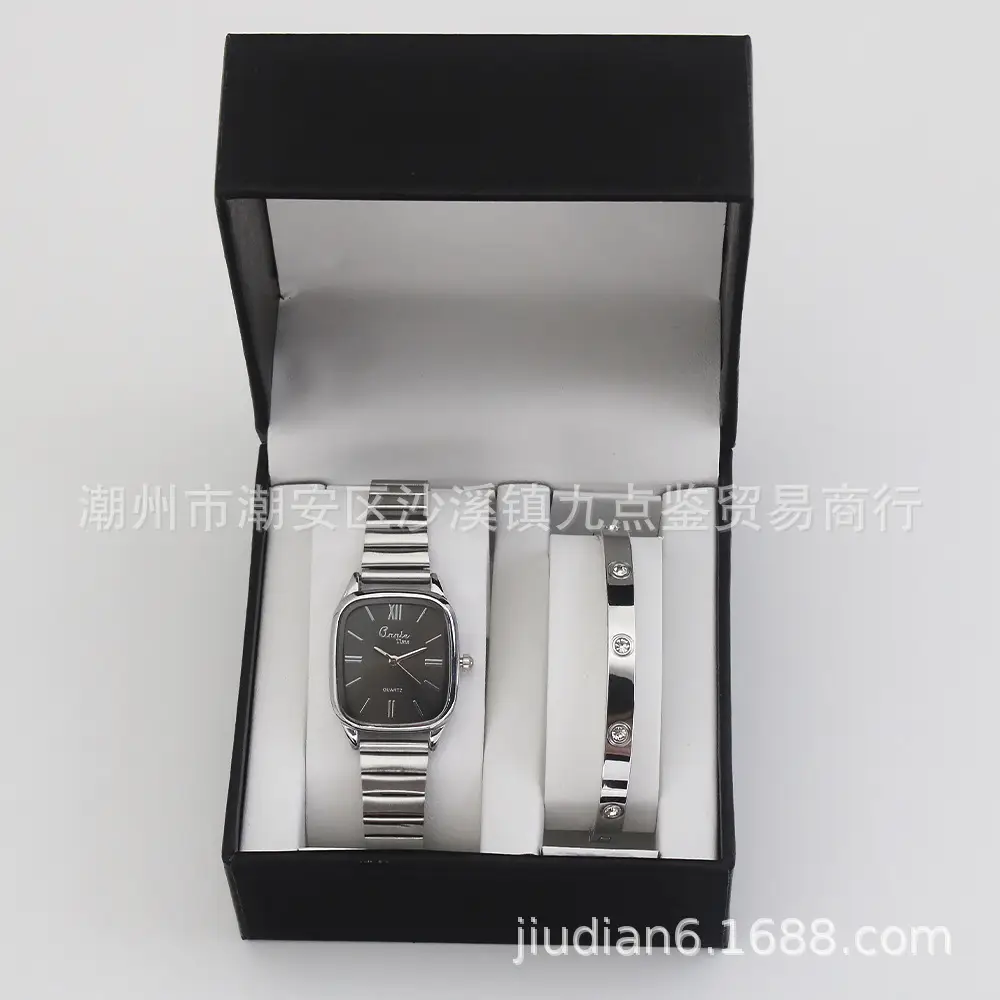 Women's Gold Quartz Bracelet Watch Set - Image 5