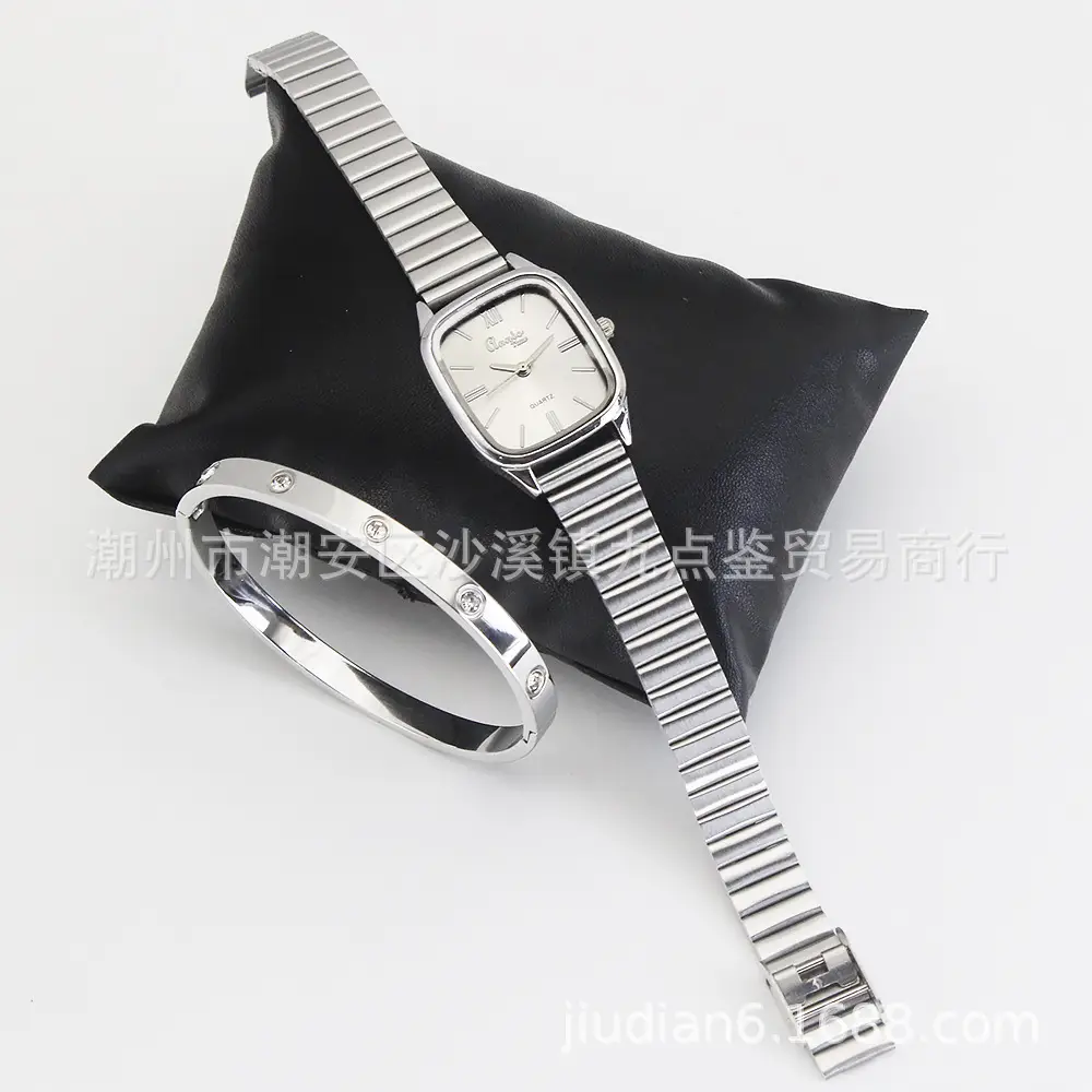 Women's Gold Quartz Bracelet Watch Set - Image 9