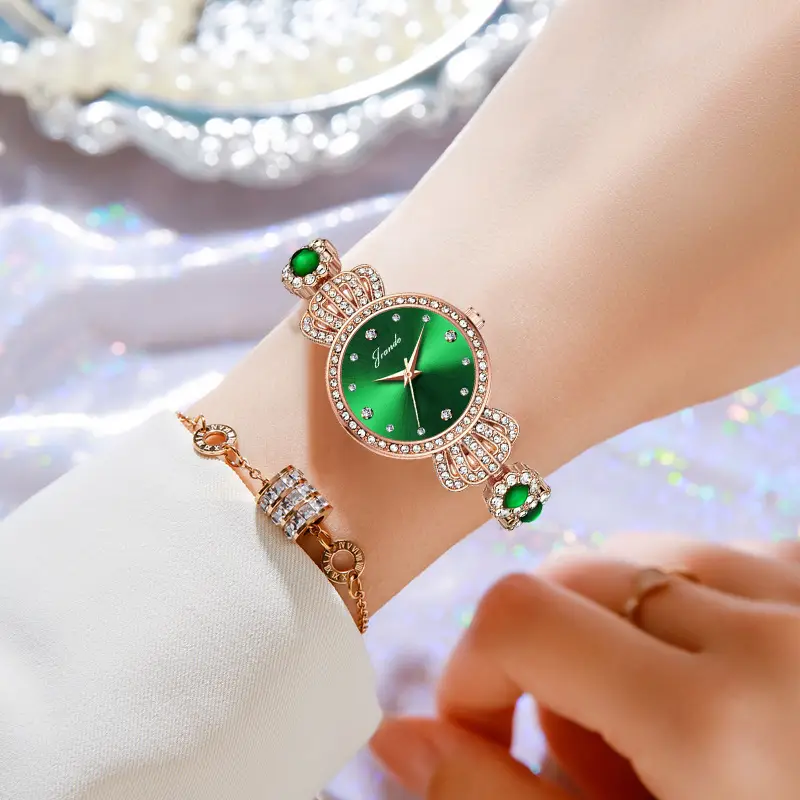 Luxury Green Crown Quartz Watch for Women - Image 4