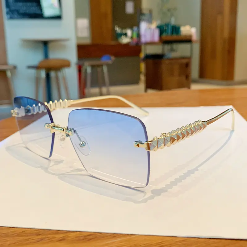 Anti-UV European Sunglasses for Women - Image 11