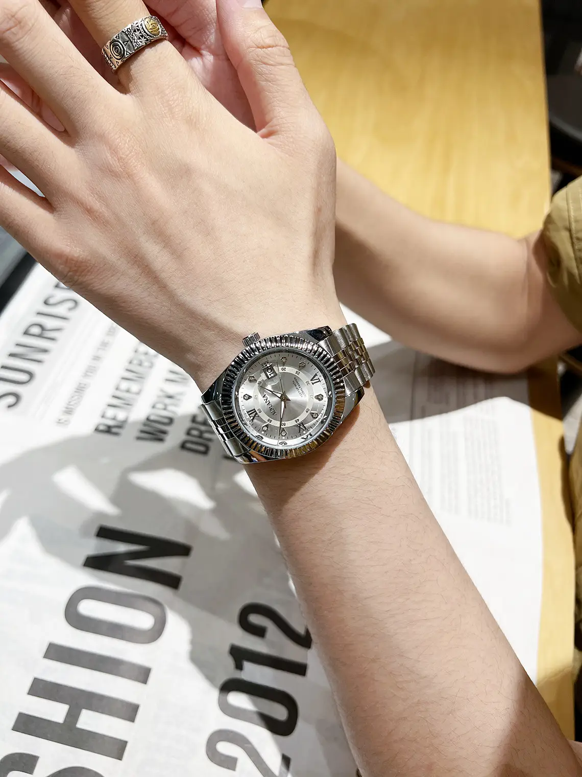 Luxury Men's Swiss Watch Stainless Steel Strap Black Dial — feature 10