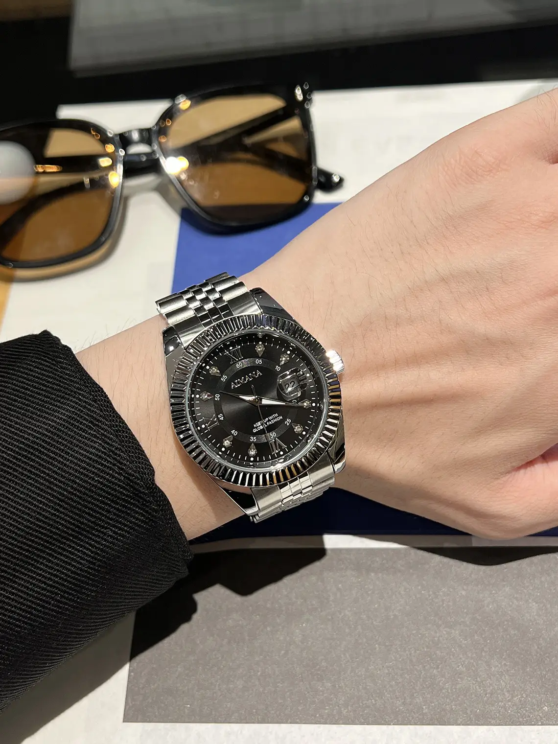 Luxury Men's Swiss Watch Stainless Steel Strap Black Dial — feature 3