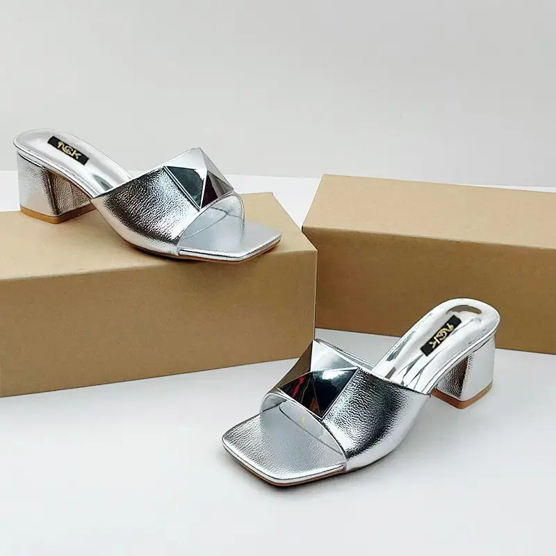 French Retro Off-White Square-Toe High-Heeled Sandals for Women Autumn New Thick Sandals Sexy Women's Shoes Wholesale - Image 2