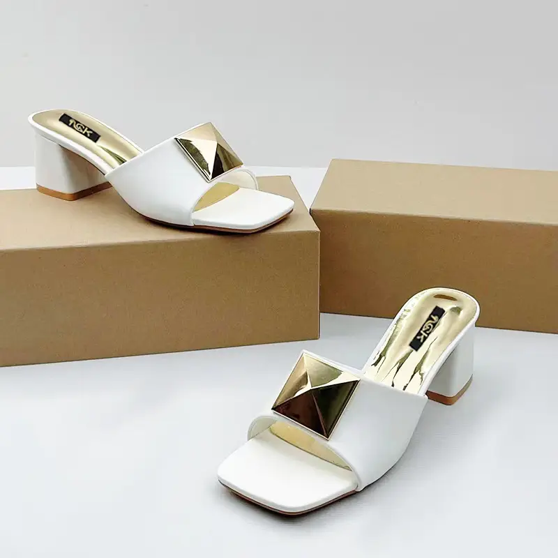 French Retro Off-White Square-Toe High-Heeled Sandals for Women Autumn New Thick Sandals Sexy Women's Shoes Wholesale - Image 5
